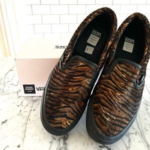 VANS NIB OG Slip-on Tiger Fur shoes, size 10.5 men, 12 women.